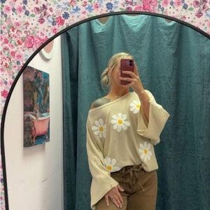 Bibi Embroidered Daisy Top